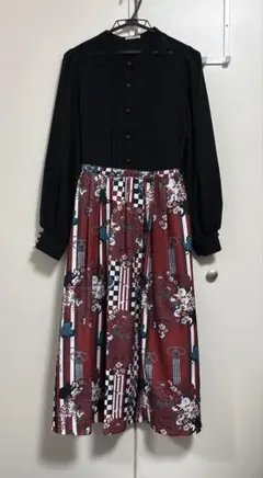 axes femme 菊柄ワンピース 黒