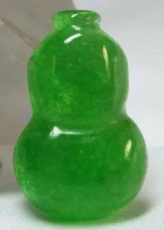 特売品★ミャンマー氷種翡翠　彫小物「瓢箪」２６ｍｍ★１７．６２ｃｔ