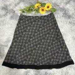 Aylesbury ひざ丈フレアスカート 花柄 ドット ブラック 黒 L