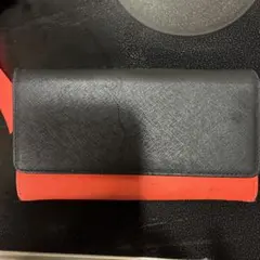 合成皮革 長財布 黒とオレンジ