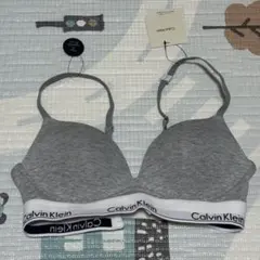 Calvin Klein グレー ワイヤレスブラ