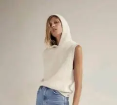 未使用に近い　ZARA ザラ　フード　ノースリーブざっくりニット　ジレ