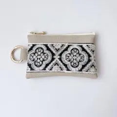 インド刺繍リボン　パスケース　カラビナ付き　キーケース　名刺入れ　ベージュ