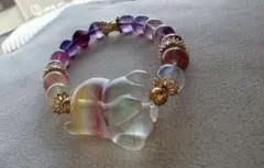 フローライト デザインブレスレット　寝そべりブタさん　天然石
