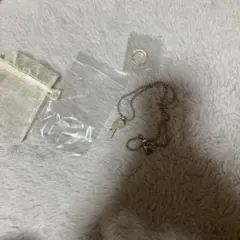 GUESS 鍵型ペンダント ネックレスのサムネイル