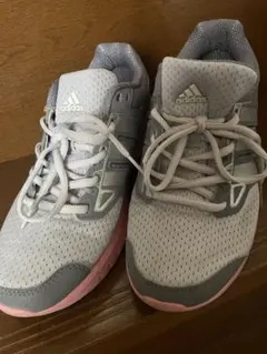 adidas アディダス　スニーカー　23.5cm