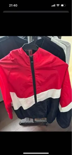 ナイロンジャケット フード付き 赤黒