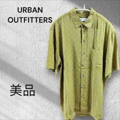 美品　URBAN OUTFITTERS 半袖シャツ オリーブグリーン　レーヨン