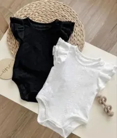 【美品】透け感フリル付きロンパース2枚セット（白黒）68-74cm ボディスーツ