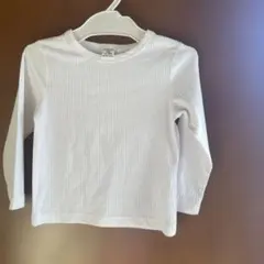 ホワイト長袖Tシャツとピンクオーバーオールセット