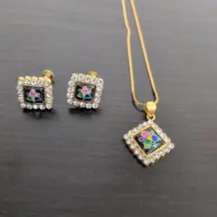 フラワーモチーフ ネックレスとイヤリングセット