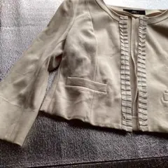 INEDノーカラージャケット クリーム色