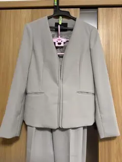 グレー ノーカラージャケットとパンツセットのサムネイル