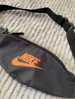 Item thumbnail for item ebd7f83b-ac7b-4925-8c78-063cfb769e65