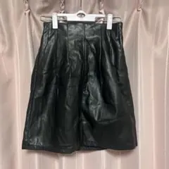 ブラックレザータイトスカート