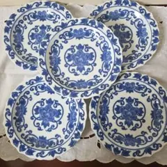 青い花柄の波型皿 4枚とおまけ1枚