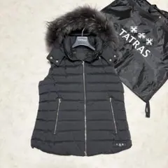極美品】TATRAS ダウンベスト ORSIERA フード ファー ネイビー - メルカリ
