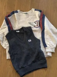 ロゴ刺繍入りホワイトトレーナーとベスト2点