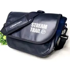 美品 ストリームトレイル 防水メッセンジャーバッグ ターポリン 黒 