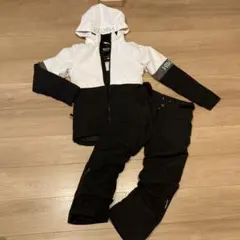 NIKITA キッズスキーウェア　スノボウェアー　上下セット