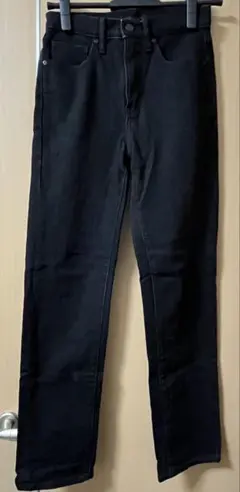 ユニクロ ブラックデニム　23サイズ