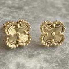 sale 【ゴールド】ステンレス　クローバー　フラワーモチーフ　スタッドピアス