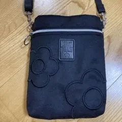 MARY QUANT ブラック スマホショルダーバッグ