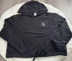 CK 黒 フード付きクロップドパーカー