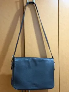 【美品】GiorgioArmani レザーショルダーバッグブラウンのサムネイル