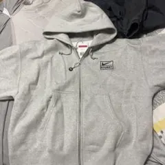 nike ×stussy コラボ　グレーパーカー　xs Nike x Stussy グレー パーカー XS - メルカリ