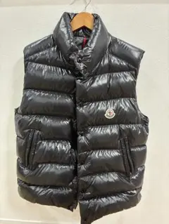 MONCLER ブラック ダウンベスト