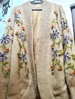 ALBALOLA ベージュ花柄ニットカーディガン