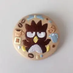 サンリオ　刺繍缶バッチ　ばつ丸