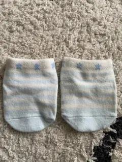 ベビー靴下 水色と白のストライプ