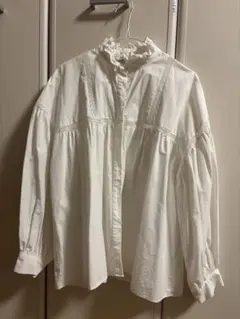 ZARA フリル付きホワイトシャツ