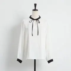 tocco closet りぼん付き配色タック入りブラウスのサムネイル