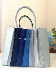 ハンドバッグ　水色