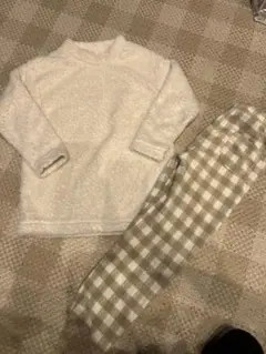 ユニクロ フリースセット　girls パジャマ 無地 チェック柄 110