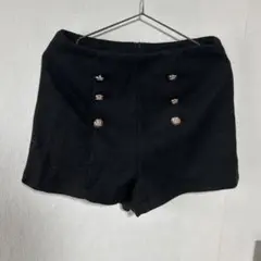 黒 ボタン付き ショートパンツ