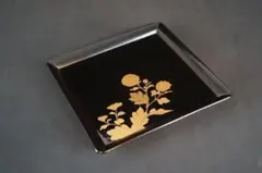 デッドストック！上質金縁黒漆に優美な松竹梅蒔絵の映える小ぶり膳（検