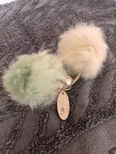 ファー ヘアゴム パールのチャーム付き