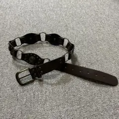 スタッズ付きブラウンレザーベルト