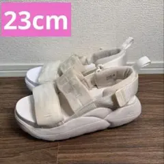 UGG サンダル ホワイト 23cmのサムネイル