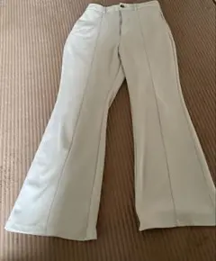フレアパンツ