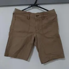ベージュ ショートパンツ バックポケット付き