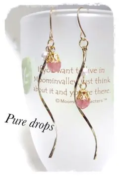 チェリークォーツとツイストゴールドのアシンメトリーピアス 天然石 ハンドメイド