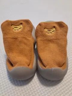 バナナ刺繍入りソックスベビーシューズ