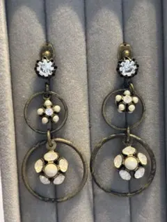ミハエルネグリン　ピアス