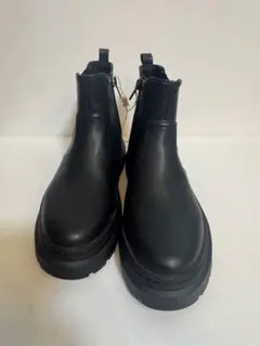 新品タグ付き　ZARA キッズ サイドゴアブーツ ブラック　23.5のサムネイル