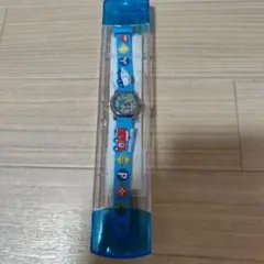 青い車両モチーフのアナログ腕時計